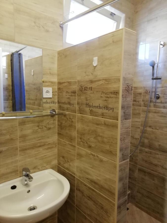 Collingo Belvarosi Szallas Daire Kazincbarcika Dış mekan fotoğraf