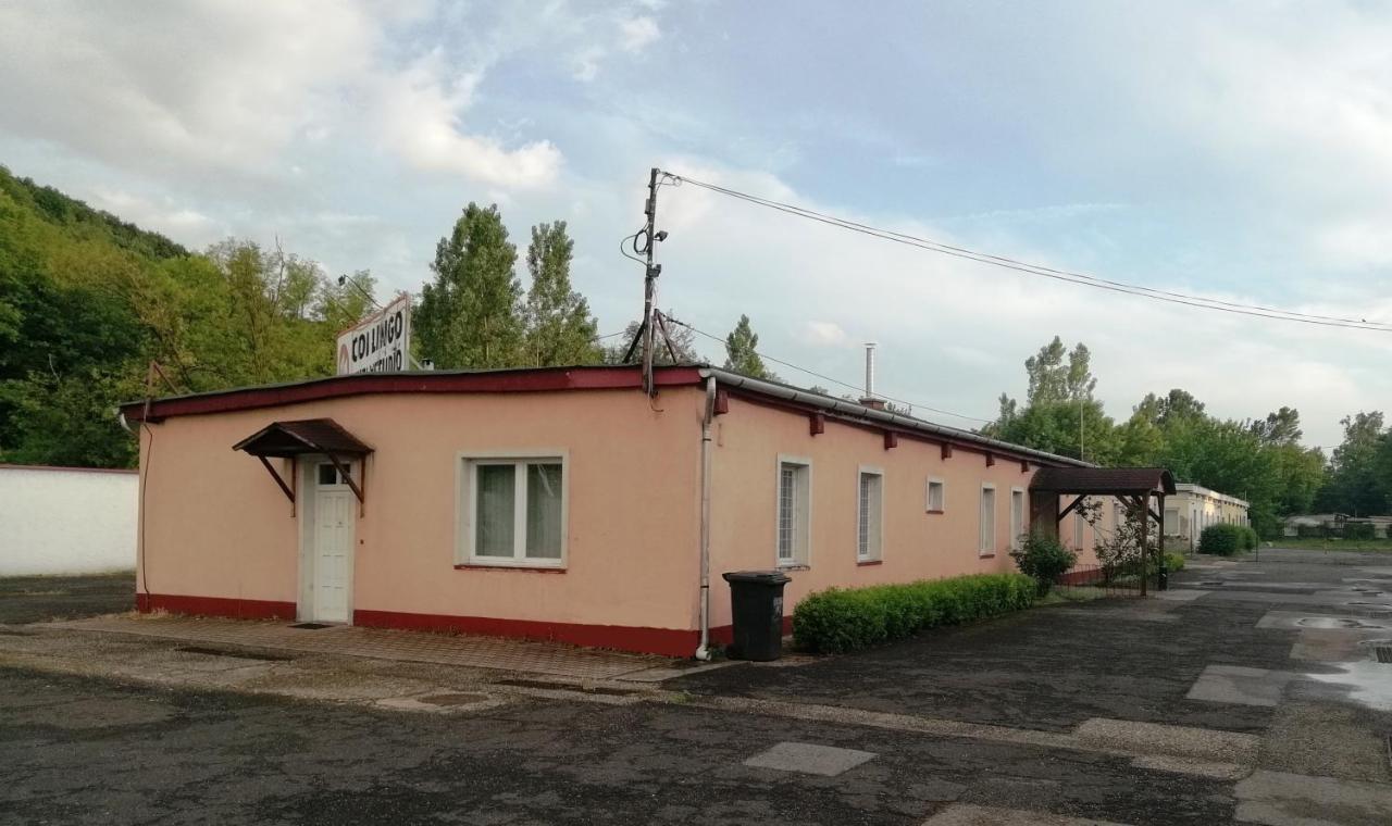 Collingo Belvarosi Szallas Daire Kazincbarcika Dış mekan fotoğraf