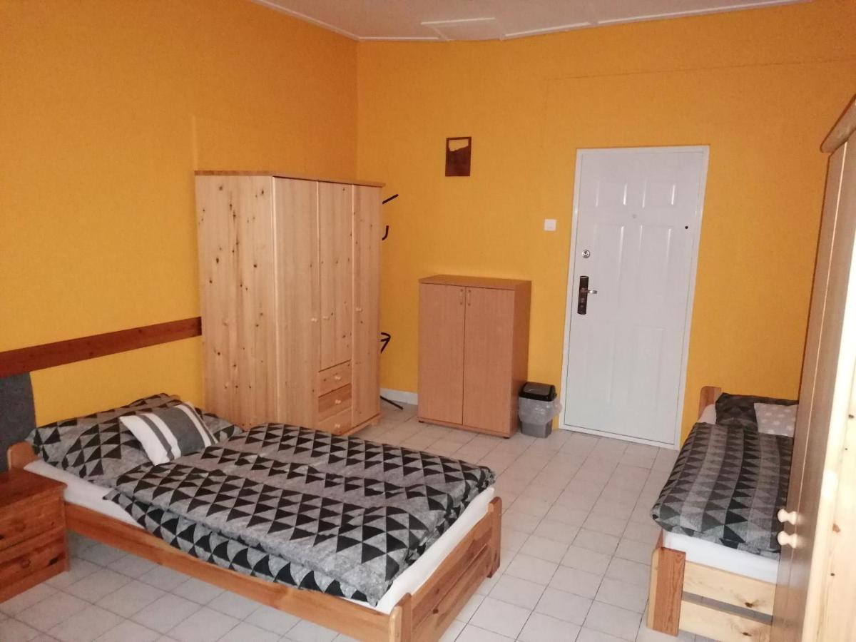 Collingo Belvarosi Szallas Daire Kazincbarcika Dış mekan fotoğraf